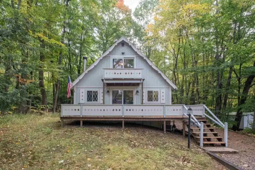Winni Chalet w/ lake, beach, & boat launch access - Image 1