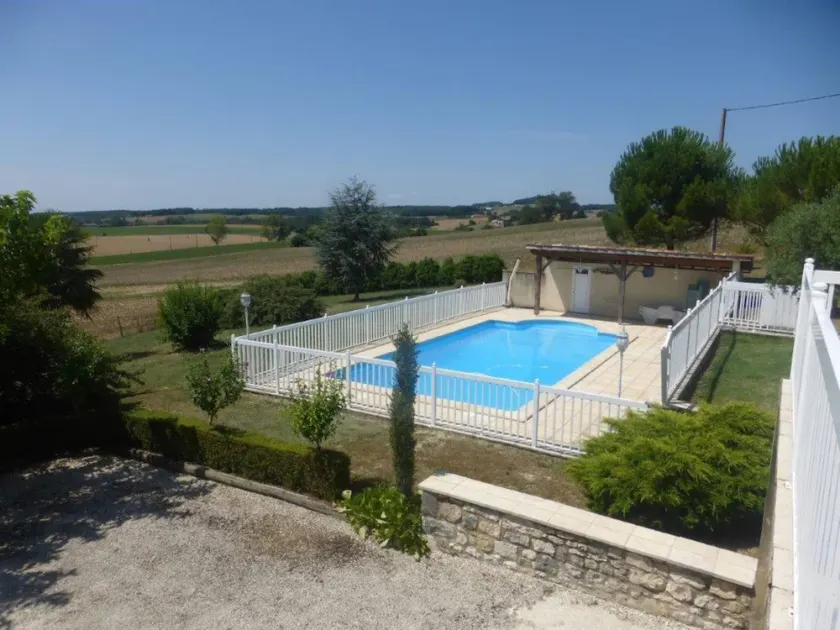 House in Monségur with Panoramic Views - Image 1