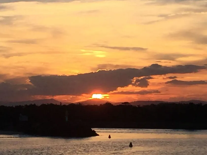 Swansea Lakeside Sunsets sont deux appartements, sur les rives du lac Macquarie - Image 1