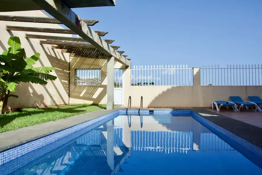 Traumvilla mit großem Außenbereich, privatem Pool und Grill. - Image 1