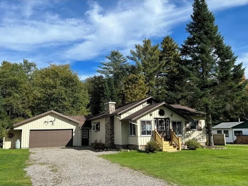 Close to Town, Hot Tub, 2 Kings, 4 Full Beds - Image 1