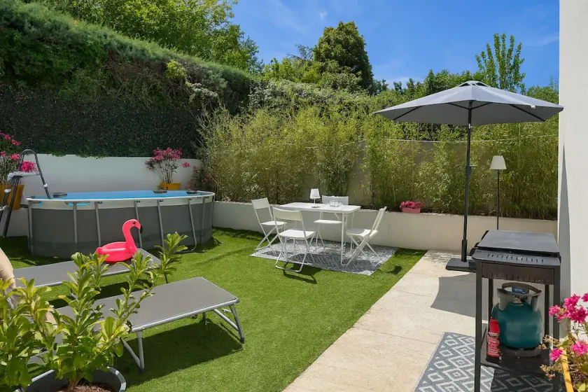 Maison jardin piscine parking - Les lauriers - Image 1