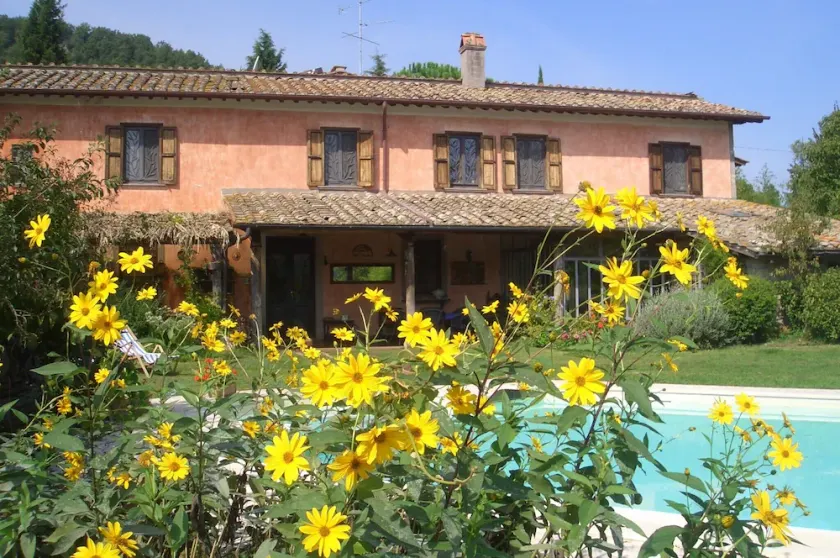 Stunning farm house plenty of peace, green spaces and with swimmingpool - Image 1