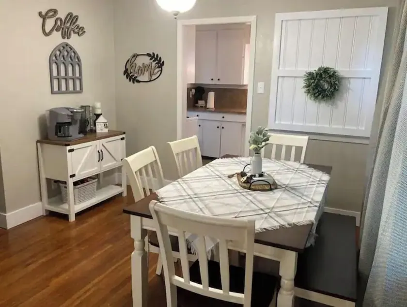 The Parson's Cottage - Charming, Cozy, Adorable! - Image 1