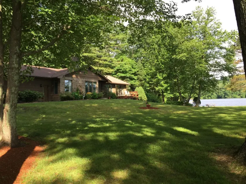 Waterfront Home with Stunning Views .. Dog friendly , and great fishing !!! - Image 1