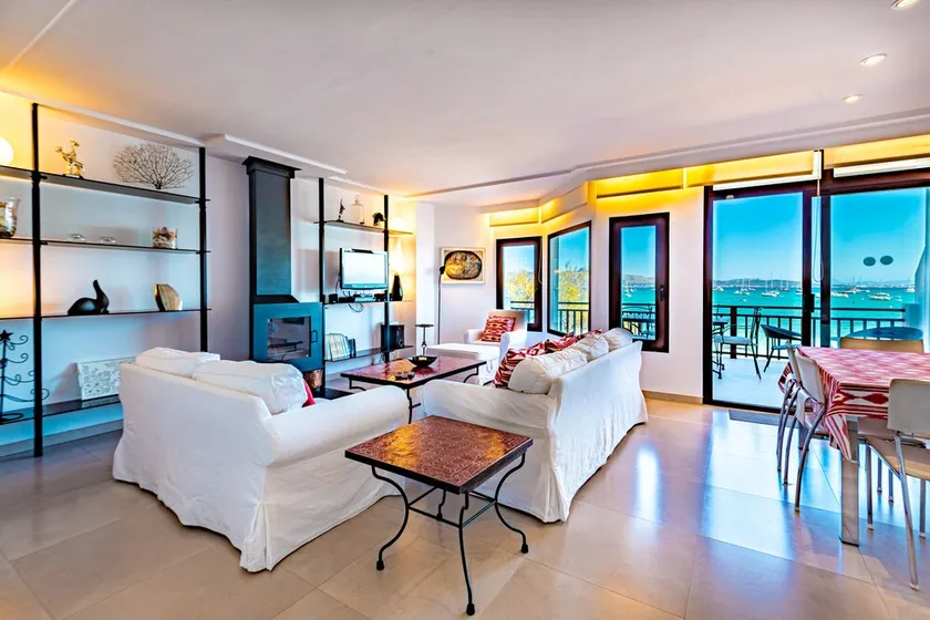 Appartement moderne avec 3 chambres et 3 salles de bain avec vue imprenable sur la mer et Wifi gratuit - Image 1