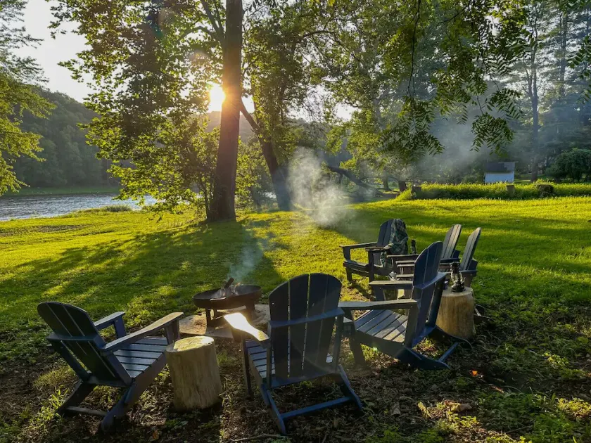 Riverfront * Waterside Fire Pit * Walk To Town - Image 1