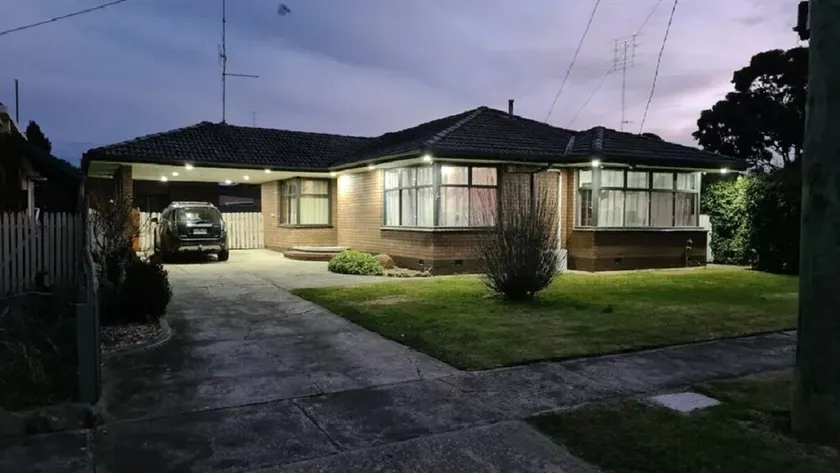 Spacious 3 Bedroom home near Sporting Facilities, Lake, Shops & Grammar - Image 1