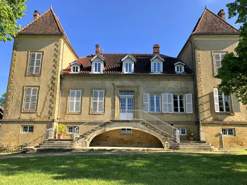 Country Château in peaceful countryside overlooking the Pyrenean mountains - Image 1