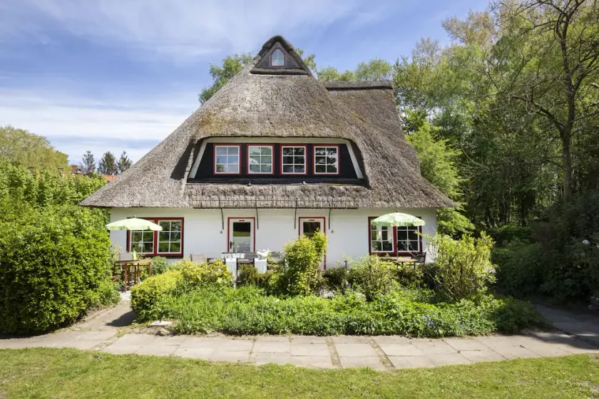 Thatched roof house with proximity to the Baltic Sea, outdoor sauna, playground & large garden - Image 1