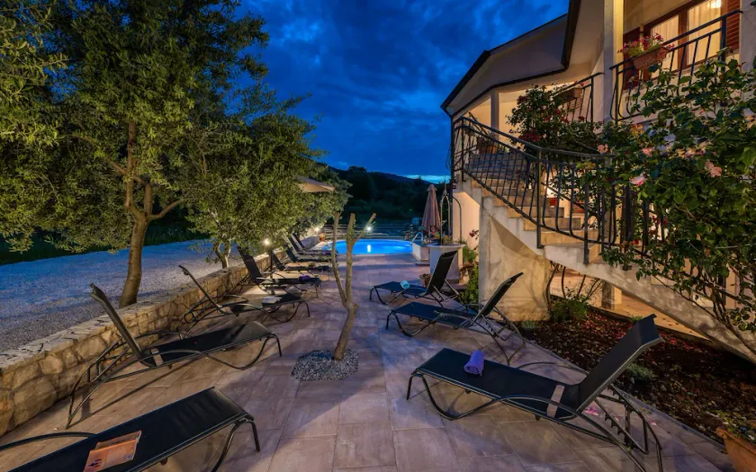 Faraguna Apartment 3 - Image 1