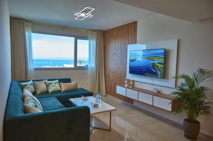 Luxury Apartment with Sea View - Image 1
