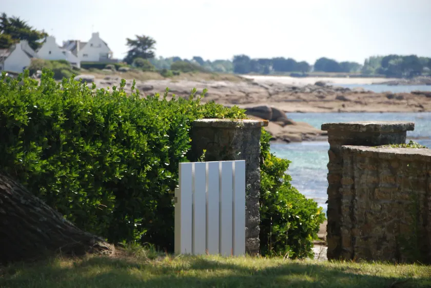 Villa familiale donnant directement sur la mer - Image 1