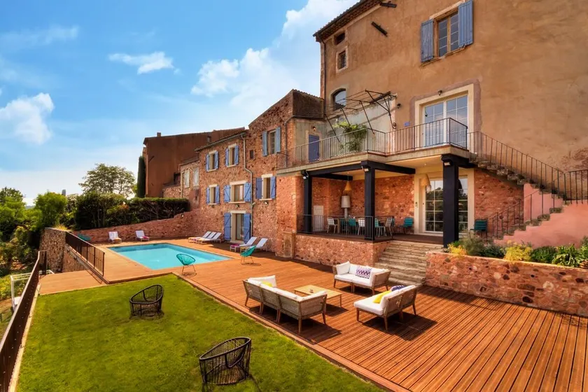 Prestigious property with 10 bedrooms, in Roussillons on 2 ha of land - Image 1