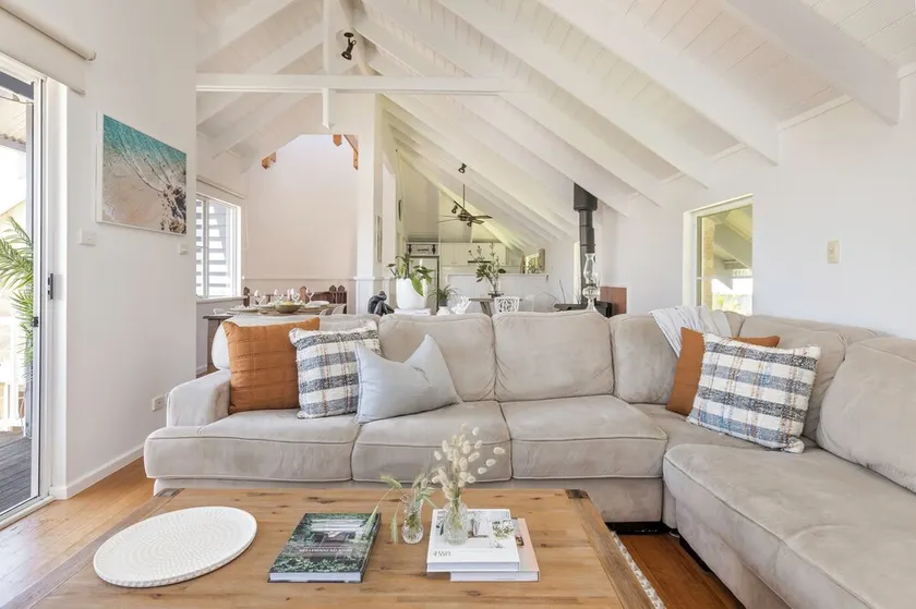 Lymewood Beach House Dunsborough - opposite Geographe Bay beachfront - Image 1
