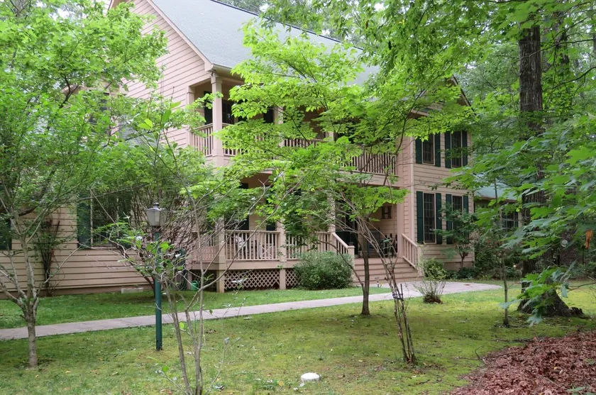 A 5 bedroom mountain retreat, ideal for couples, and families. - Image 1