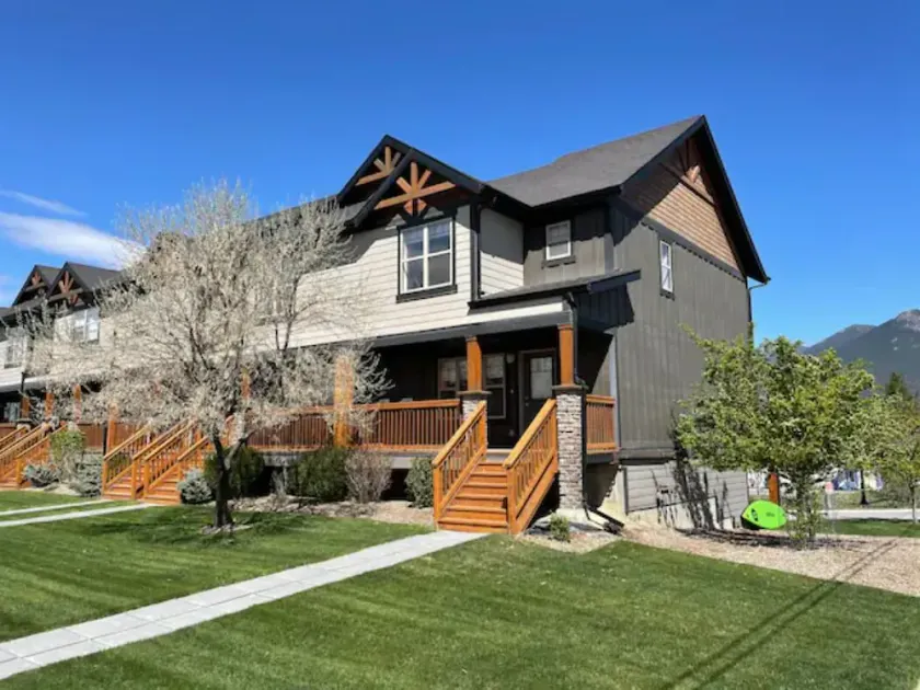 Entire Townhouse in central Invermere - Image 1