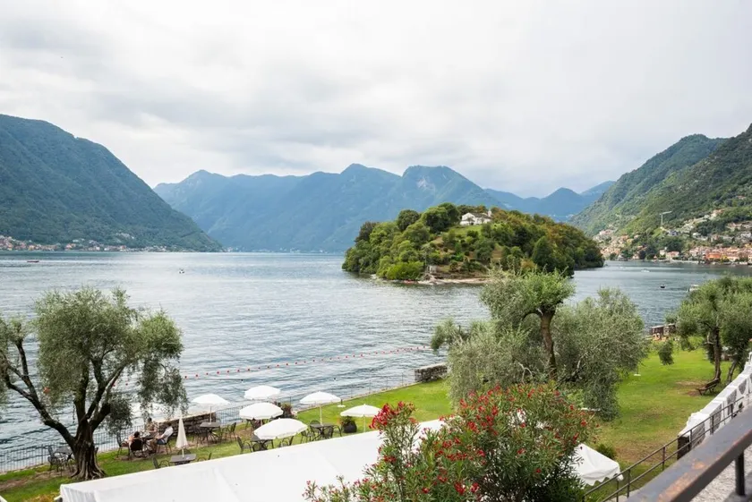 GuestHost - Cozy 35 sqm studio apartment with balcony, perfect for two people, located on the 1st floor of a building with lift (NOT suitable for the disabled). The property is located on the road connecting Como and Menaggio, a few steps from the town c - Image 1