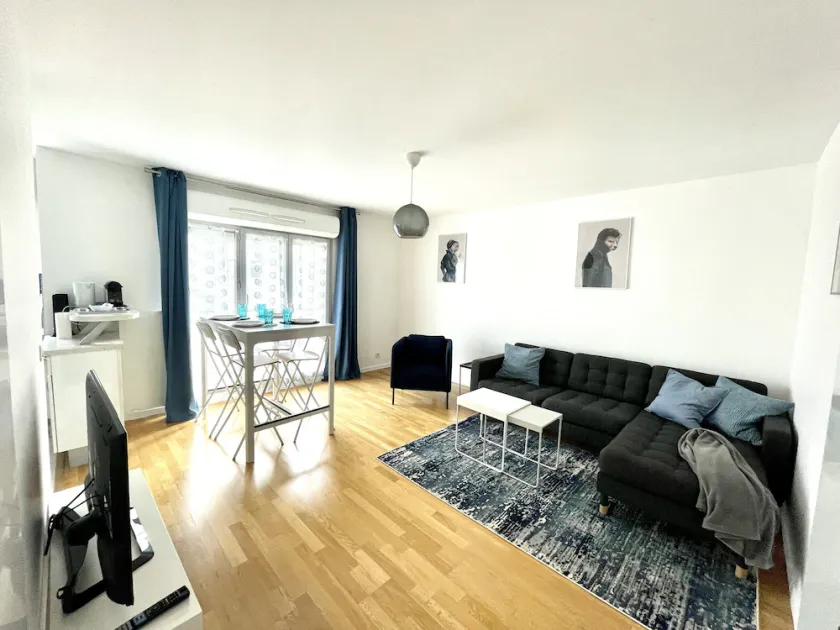 Superb 3 ROOMS facing Massy TGV / RER station - Image 1