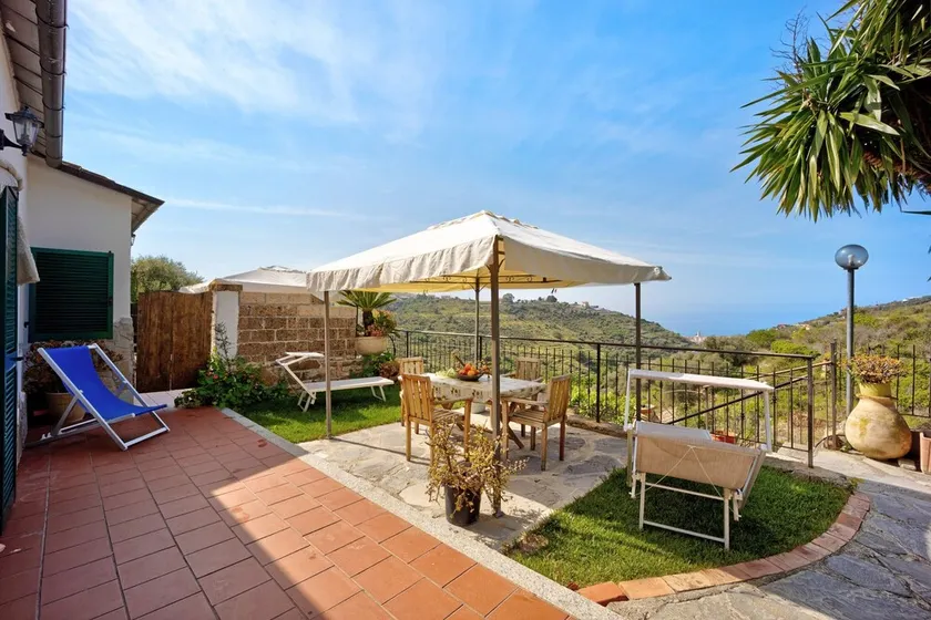 Holiday Home Angolo del Mare with Sea View & Shared Pool - Image 1
