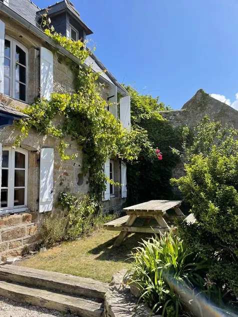 Waterfront home - Image 1