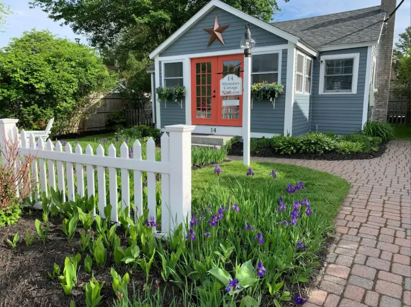 Ogunquit Footbridge Beach, sleeps 6, outdoor shower & fireplace, smoke free home - Image 1