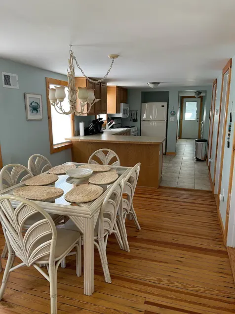 Cozy Beach Rental - Image 1