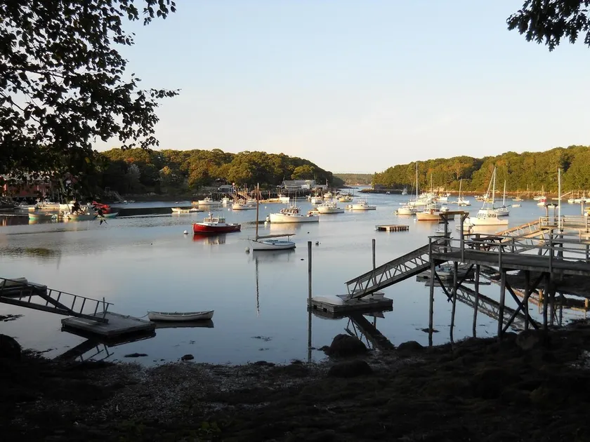 Ruhig, authentische Maine Dorf mit Blick auf historischen Hafen in Mid-Coast Maine - Image 1