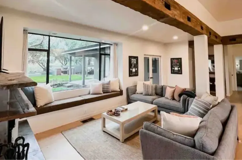Luxurious 3-BR Home: BBQ Grill, Hot Tub & Fire Pit - Image 1