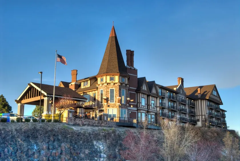 Stay at the Castle on the Rock! - Image 1
