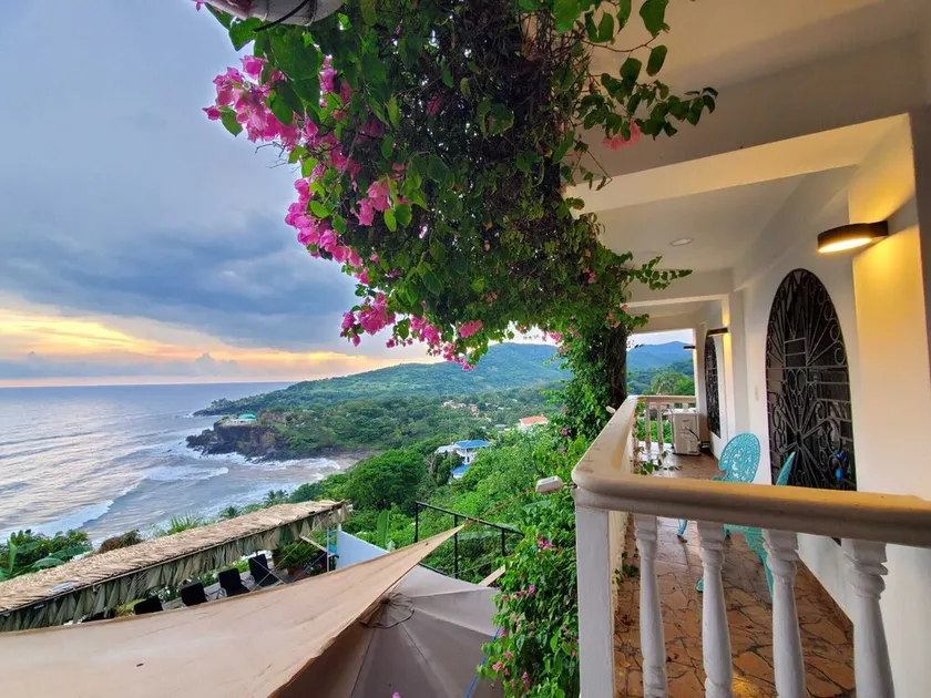 Bed & Breakfast by the sea - Image 1