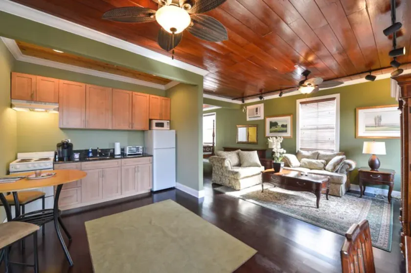 THE PALMER SUITE AT OLD COLORADO INN (ADA ROOM)) - Image 1