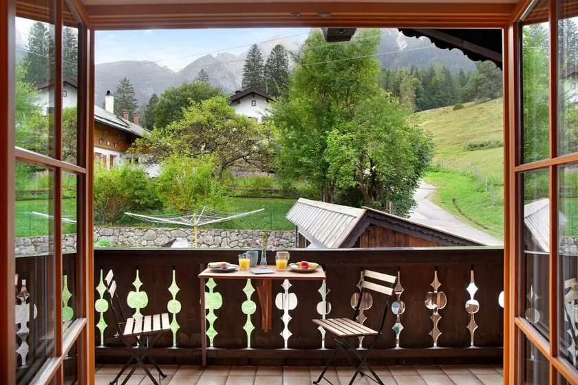 Studio Apartment 'Zugspitznest' with Mountain View, Balcony and Wi-Fi - Image 1