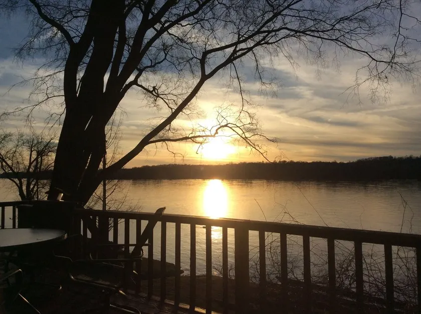 Riverfront retreat. Stunning view. Dock. 20 minutes to downtown Louisville. - Image 1