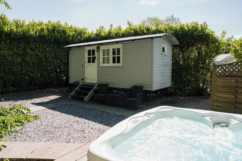The Snug, LONGTOWN - Image 1