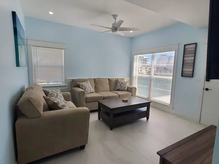 Waterfront Condo - 1/1.5bath in Madeira Beach, FL! - Image 1