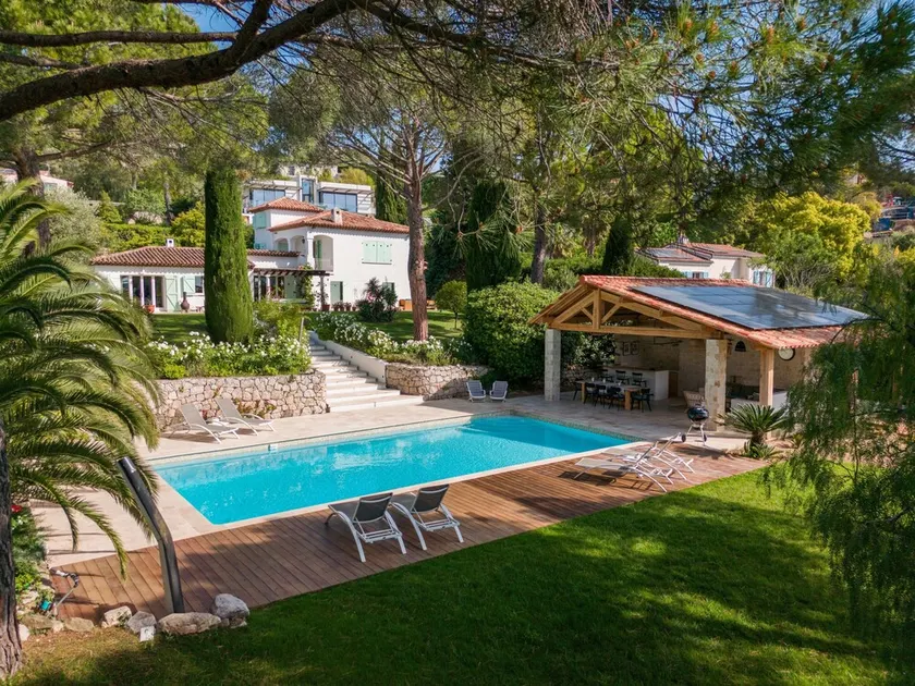 Stylish Private Villa in Peaceful Green Oasis - Image 1