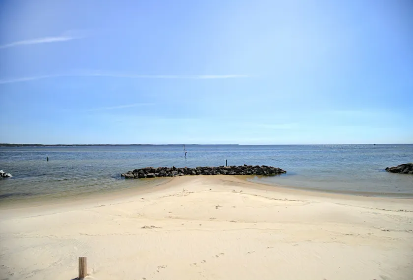 Ein Sandy White Beach Retreat ** NAHE WILLIAMSBURG ** - Image 1