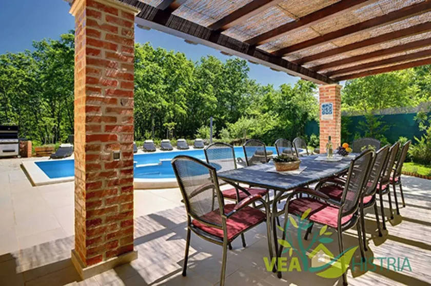 Ruhig gelegenes Ferienhaus mit grossem Pool am Ortsrand von Rezanci - Image 1