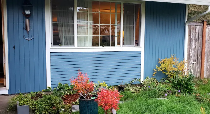 Great quiet family friendly location near chambers Bay. Private covered patio. - Image 1