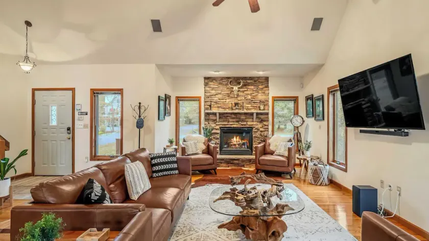 Entertainer's Home w/ Deck, Game Room & Hot Tub Lake View Retreat by Avantstay - Image 1