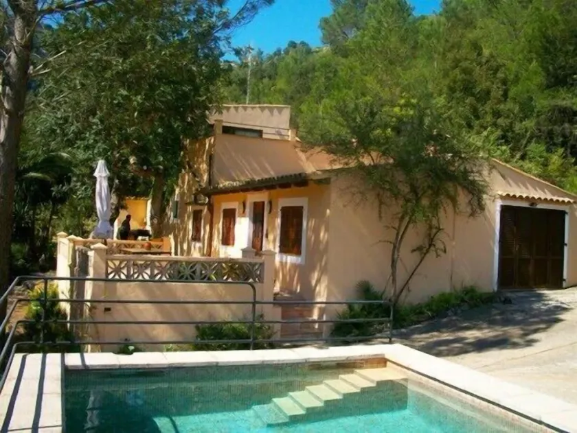 VIlla in an idyllic and unique valley of Pollensa - Image 1