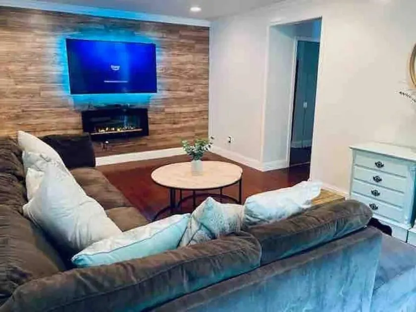 Chic Mosaic District 2BR/1BA Condo pet friendly near DC w/pool - Image 1