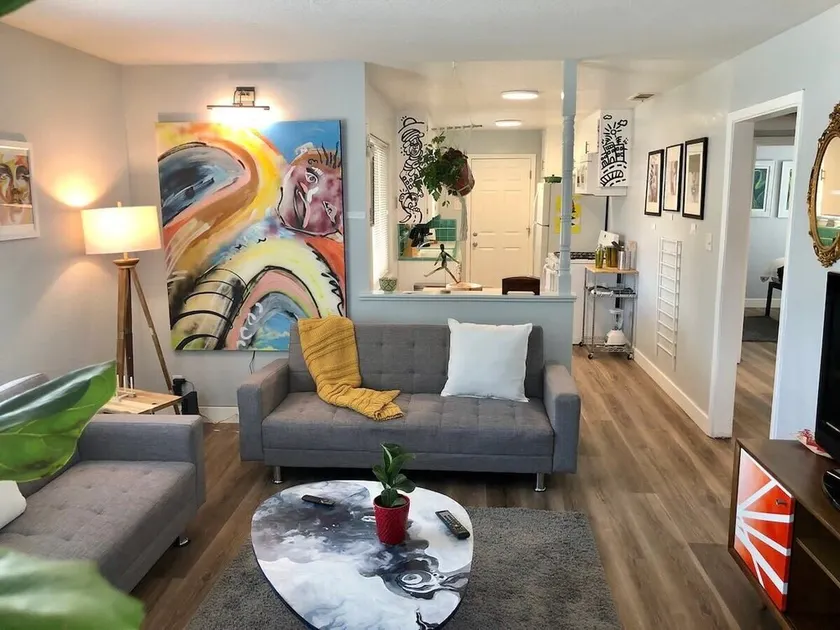 Smart, Eclectic ART HOUSE near UC Davis Med Center - Image 1