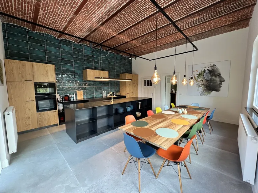 Beautifully renovated home with 5 large bedrooms and 4 bathrooms - Image 1