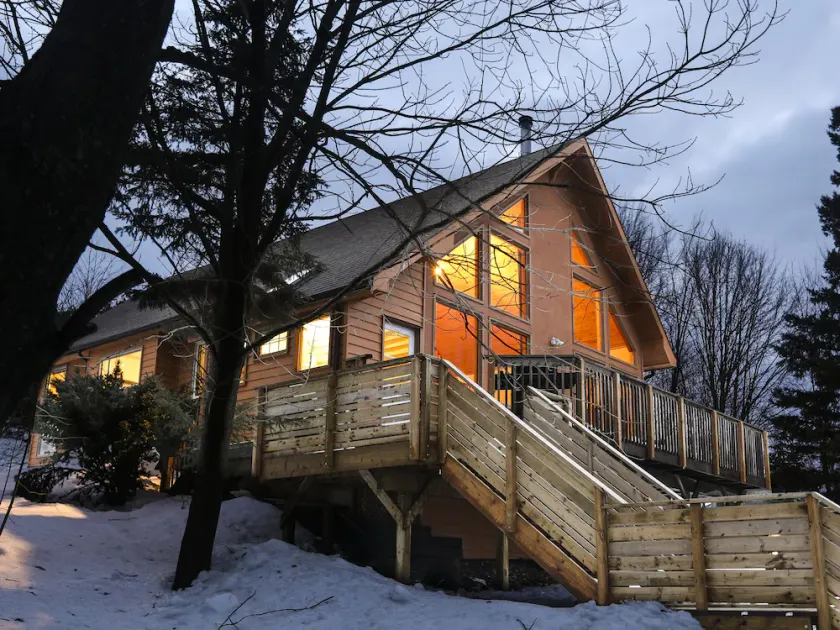 Relax at The Mountaintop Chalet - Image 1