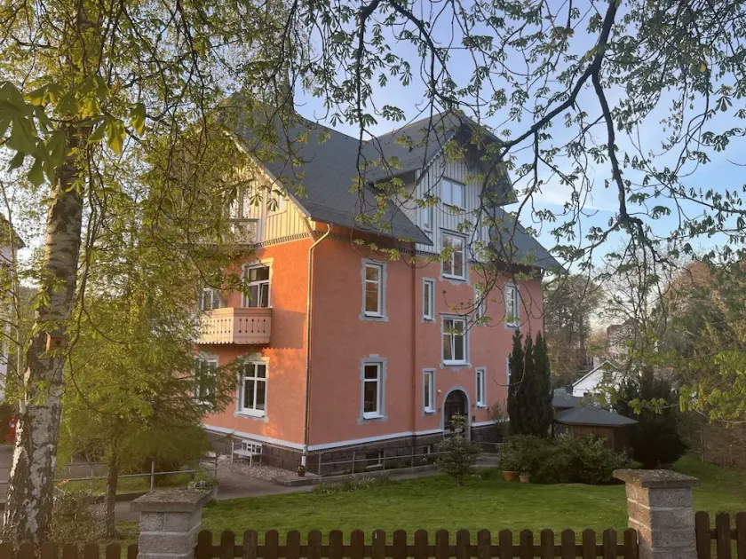 Moderne Ferienwohnung am Thüringer Wald perfekt für Familien, Paare & Urlaub mit Hund, mit Sauna & Balkon - Image 1