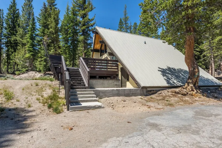Charming Ski in/ Ski Out Steps to the Main Lodge - Chalet #18 - Image 1