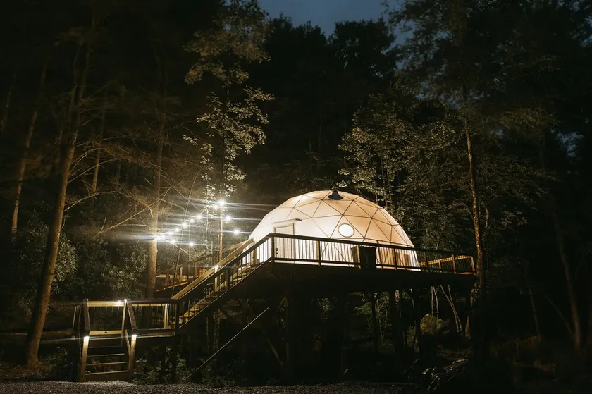 "Home Sweet Dome" MODERN TREEHOUSE STAY w/ Hot Tub - Image 1