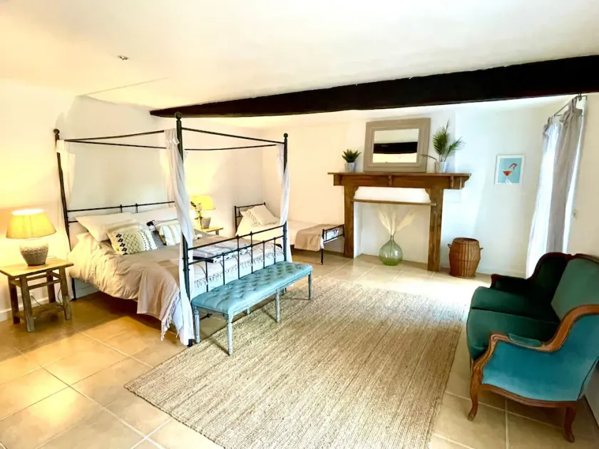 Golden Fig Sleeps 6 with Pool - Image 1